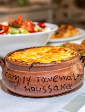 taverna loggia rethymno moussakas